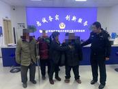 女孩獨(dú)自外出走失 民警暖心找回