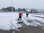 六安市孫崗鎮：共建幸福家園，青龍村村干部攜手清雪保安全