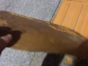 河南濮陽一馬路盲道是貼紙做的，一撕就掉？當(dāng)?shù)爻枪芑貞?yīng)