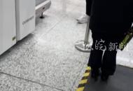 長春地鐵安檢員對著空氣安檢？軌道交通安檢安保部門：將整改