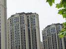 男子高空丢掷垃圾，自己却不慎坠亡……