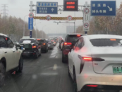 記者跟隨市民體驗上班路：大雪天高峰期叫車近20分鐘無應答  四公里路程用了一小時