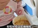 给住院婆婆吃泡面？山东一女子摆拍被拘留5日