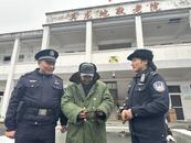 六安一男子在外流浪29年  家鄉(xiāng)民警將他接回家