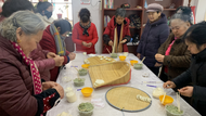 雪華鄉（宏業村街道）南山酈都社區開展“濃濃餃子香 暖暖冬至情”主題活動