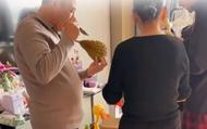 一家8口住酒店稱很劃算準備住一輩子，女子回應：有6套房子