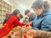 合肥社彩中心開展“紡間手工社——新年祈福 串意無限”手工串珠活動