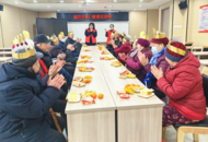 高齡老人集體慶生104歲壽星到場(chǎng)祝福 合肥高新區(qū)“長(zhǎng)壽小區(qū)”舉辦別樣生日會(huì)