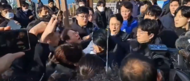 李在明遇袭细节曝光：男子手持30厘米长刀，冲上来猛扎其颈部