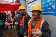 愛心“粥”到！合肥一建筑工地開展“濃濃臘八粥 情暖農民工”活動