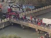 一女子跳入上海河道失蹤  消防最新回應：仍在全力搜救