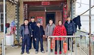 农村大妈拾金不昧  民警助力温暖人心