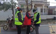 韓擺渡鎮祁家崗村黨支部免費發放反光背心