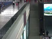 老人乘電梯摔倒 宣城鐵警飛速救援