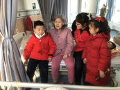 受资助学生奔波数百公里看望、修车匠凑了1000元……众多爱心涌向“拾荒主席”   