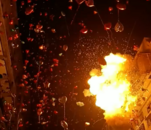 武漢跨年夜群眾放氫氣球撞上高壓線引發(fā)爆炸