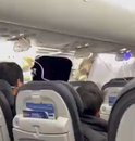 惊魂！美一航班载着170多人飞上5000米高空，突然一扇舱门不见了……