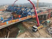 G206渦河八橋南岸跨堤橋中跨順利合龍