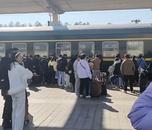 旅客反映火車超載沒能上車，12306稱“有旅客買短乘長，將安排乘其他車次”