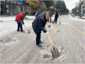 懷寧石牌：人大代表齊上陣 除冰鏟雪保平安  