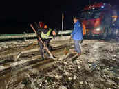 江家店鎮：公安民警開展夜間道路保暢活動