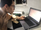 “写作让我快乐，我会继续坚持” 身患脑瘫的他坚守梦想 用手机敲打文字