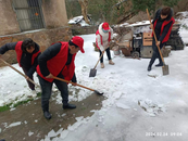 清雪除冰暖人心  