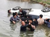 安慶望江轎車落水，村民合力救出3人！當(dāng)?shù)財(cái)M為救人者申報(bào)“見義勇為”