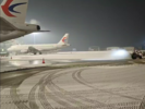 合肥机场通宵除冰雪 目前机场航班正常起降