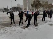 ?淮北相山區(qū)：城管部門多舉措鏟冰除雪保暢通    