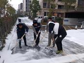 安慶市宜秀區(qū)大橋街道：全員齊上陣 除雪保暢通