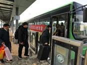 新春走基層丨記者探訪高鐵淮南南站公交站：愛心公交車接老鄉回家過年