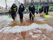 滁州市瑯琊區(qū)城管徹夜戰(zhàn)冰雪保暢通