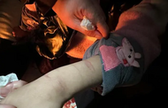 重慶黔江9歲女童稱被父親虐打，當(dāng)?shù)鼐浇槿胝{(diào)查