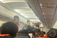 飛行途中旅客充電寶爆燃，該航班緊急備降香港