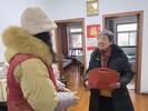 天桥街道喻义巷社区开展春节慰问困难群众活动  