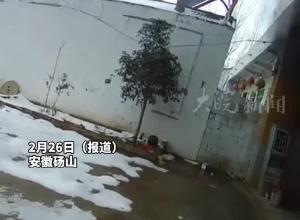 安徽砀山一民宅失火 辅警奋勇拧出煤气罐
