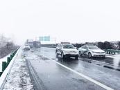 大雪給高速路眾多車輛“加壓”    阜陽六安亳州接力護送200余輛車過境