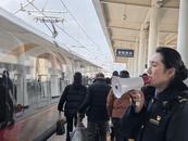 正月初六鐵路迎來返程高峰 阜陽西站客運值班站長的一天