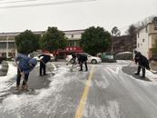 宜秀區羅嶺鎮黃梅村：鏟雪除冰保出行 志愿服務暖人心