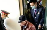 列车员武成：通宵工作只为旅客平安出行