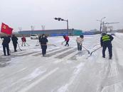 桐城交警全力以赴保障雪天道路安全暢通