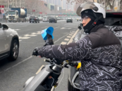 新春走基層丨大皖新聞記者跟隨95后騎手送外賣
