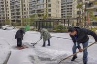 安慶：物業(yè)服務(wù)企業(yè)為居民安全出行保駕護(hù)航