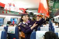 合肥南環(huán)線列車上紅紅火火過小年