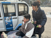 亳州“扭扭车男孩”迎来新学期！在校表现优异，再难也没放弃学习