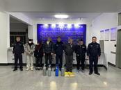 3名“00后”為尋刺激吸食“笑氣”，歙縣警方介入