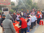 裕安區(qū)城南鎮(zhèn)東方紅社區(qū)開展“翰墨飄香迎新春 筆墨濃情送祝福”寫春聯(lián)送祝福活動