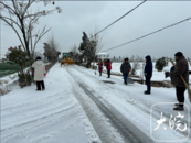 固鎮縣濠城鎮：堅守崗位保暢通，打好冰雪“攻堅戰”