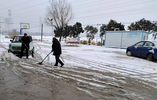 淮南市古沟回族乡党员干部扫雪除冰保平安